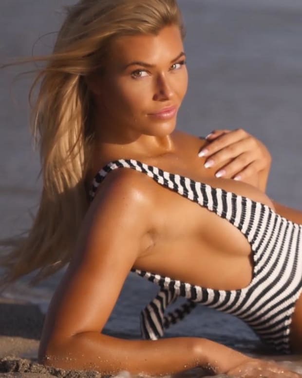 Samantha Hoopes does things differently for SI Swimsuit 2018